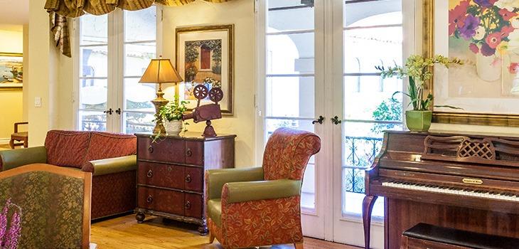 A sunny sitting room